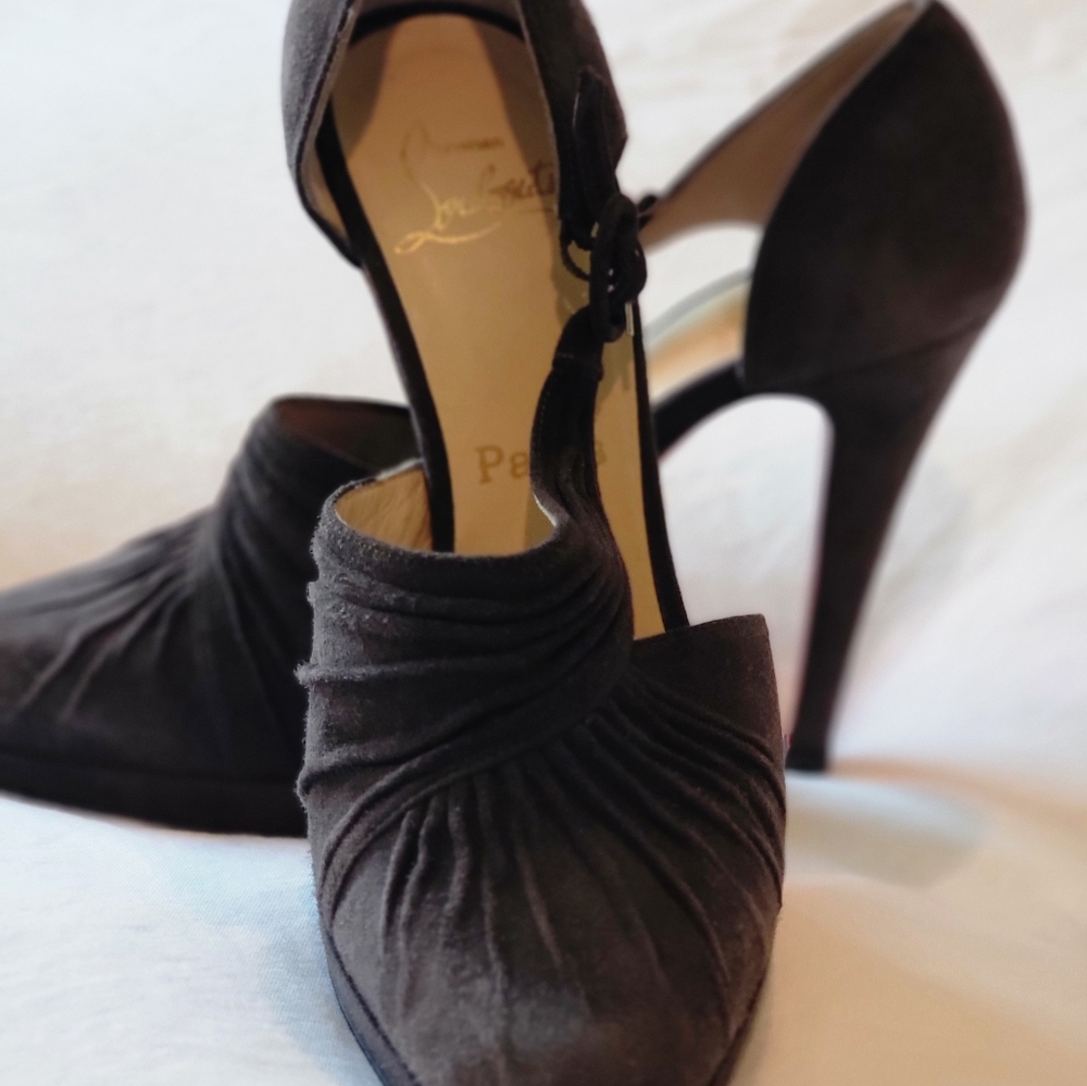 👠Christian Louboutin Suede D'Orsay size 38 like new❣️
